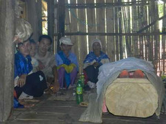 100 bác sĩ không ngăn nổi ‘bệnh lạ’ gia tăng