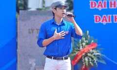 Hàng nghìn SV tình nguyện 'lắc' cùng ca sĩ Duy Khoa