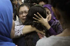 Sukhoi Superjet 100 rơi: Thân nhân trong cơn tuyệt vọng