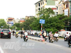'Ở Lào, nghe thấy còi đích thị là người VN'