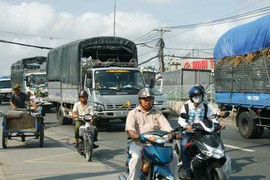 Phí đường bộ: DN gay gắt đòi Bộ trưởng Thăng đối thoại