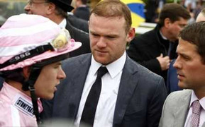 Dẹp cuộc đua MU-Man City, Rooney đi xem... ngựa