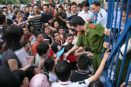Vào trường Thực nghiệm: Vì đâu phụ huynh chịu hành xác?