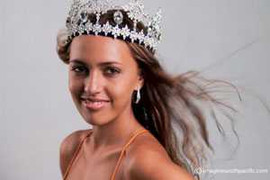 Mất vương miện Hoa hậu vì chưa đủ tuổi