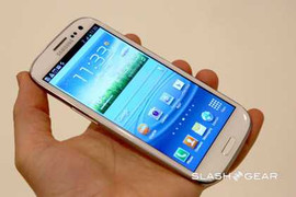 Hàng loạt cửa hàng cho đặt Galaxy S III giá 16,4 triệu