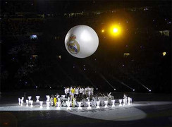 Real tái hiện dải thiên hà trong ngày vô địch La Liga