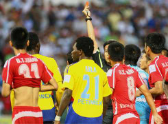 Cổ động viên Hải Phòng đón lõng hành hung trọng tài