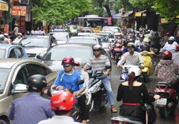 Hà Nội: Đêm mưa lớn, sáng sớm tắc đường