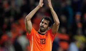 Ruud Van Nistelrooy tuyên bố giải nghệ