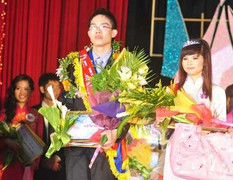 Bàn về sống thử, nữ sinh đăng quang hoa khôi Tự nhiên