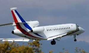 Máy bay chở tân Tổng thống Pháp bị sét đánh