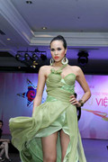 Phương Mai nổi trội tại Siêu mẫu Việt Nam 2012
