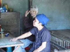 80 tuổi lết đi xin nước nấu cơm cho chồng