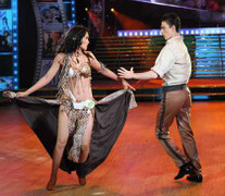 Ly Ly lần thứ 2 ngồi ghế nóng Bước nhảy hoàn vũ