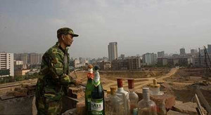 Dùng bom xăng cố thủ, chống cưỡng chế đất