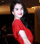 Ngọc Trinh tiếp tục gây bão: 'Xã hội đang tôn vinh em'