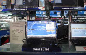 Khách hàng tố Laptop Samsung Việt Nam 'sai quảng cáo'