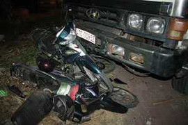 Đà Nẵng: Xe tải 'điên' cuốn 3 xe máy vào gầm