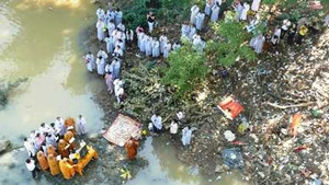 Cầu siêu cho 34 nạn nhân thiệt mạng trên dòng Sêrêpôk