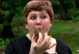 Thế giới 24h: Người phụ nữ 20 năm thèm ăn sỏi