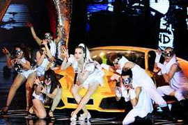 Sao Việt đua nhau ‘khoe’ siêu xe của… chồng