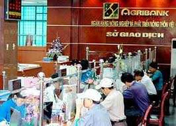 Bắt tạm giam 3 nguyên cán bộ Agribank Hồng Hà
