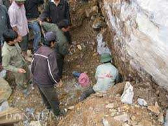 Mìn bị sét kích nổ, 6 người chết, 4 trọng thương