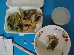 Mục sở thị cảnh thịt ôi 'hạ cánh' ở quán cơm văn phòng