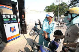 Lãi 1 tỷ/ngày, tại sao DN xăng dầu chưa chịu giảm giá?