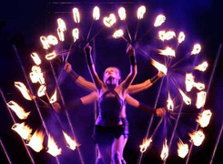 Ảnh: Kỳ thú những màn múa lửa ở Belarus