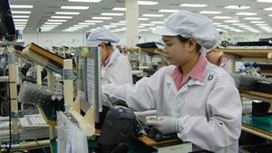 Đề xuất vợ sinh con, chồng hưởng 2 tháng lương