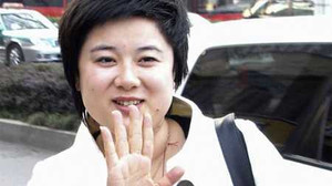 Nữ tỷ phú xinh đẹp lừa tiền thoát án tử hình