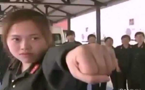 Video: 32 nữ cảnh sát đặc nhiệm VN ra đòn uy lực