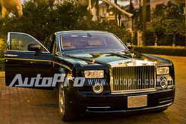 Đại gia Hà Thành dùng vàng ròng tự 'độ' Phantom rồng