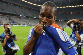 Những viên ngọc đen rực sáng cùng Champions League