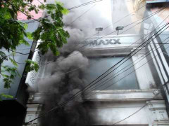Video: Cháy rụi cửa hàng thời trang ở Hà Nội