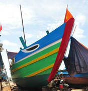 Ảnh: Tàu hậu cần lớn nhất miền Trung sẵn sàng ra khơi