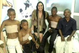 Thế giới 24h: Hạnh phúc của 3 anh em có vòng 1 'khủng'