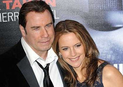 Vợ John Travolta đòi li hôn sau scandal của chồng?
