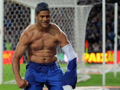 Siêu nhân Hulk giúp Brazil diệt gọn Đan Mạch