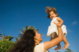 Giúp bé yêu chống nắng bằng nhiều cách