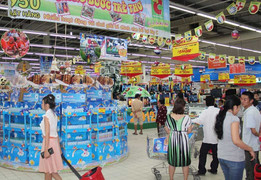 Siêu thị mạnh tay giảm giá dịp Tết thiếu nhi