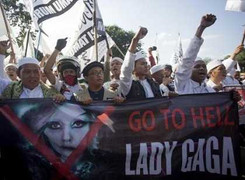Bị phản đối dữ dội,Lady Gaga hủy diễn tại Indonesia