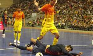Guardiola 'đấu' Tito, Pique 'chiến' Busquets...