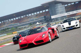 Hàng trăm siêu xe ‘làm loạn’ trường đua F1