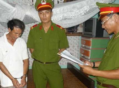 Bắt quầy trưởng xăng dầu 'biển thủ' hơn 300 triệu đồng