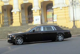 Đại gia Ninh Bình khoe Phantom rồng trên phố Hà Nội