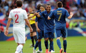 Pháp 2-0 Serbia: 'Gà trống' bất bại 20 trận liền