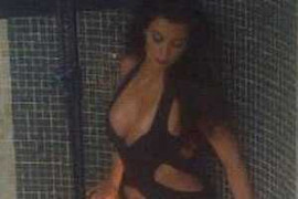 'Kim siêu vòng 3' lộ ảnh trong phòng tắm