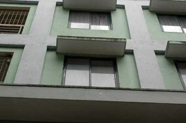 Trốn chủ nhà bạn trai, nữ sinh rơi xuống đất tử vong